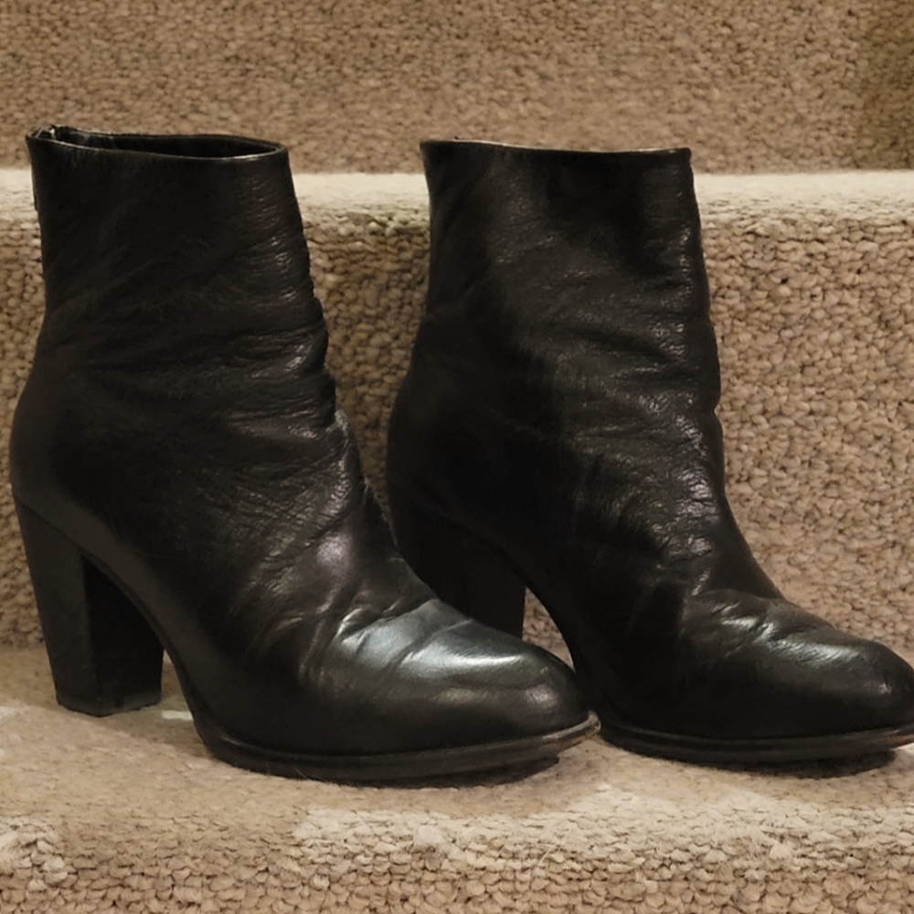 Rachel Comey booties, Black leather, size 6 comes with original dust bag